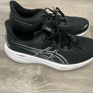 ASICS Men's Black and White Athletic Shoes